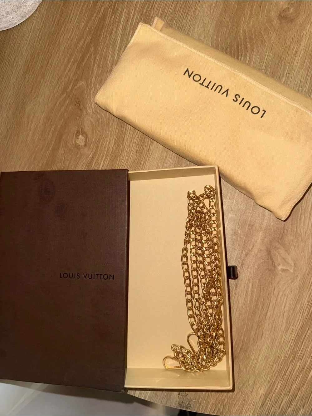 Louis Vuitton Sarah Wallet in the classic Monogram Canvas - Picture 10 of 11